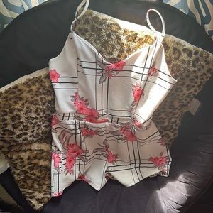 Floral romper size large, but fits more like a medium